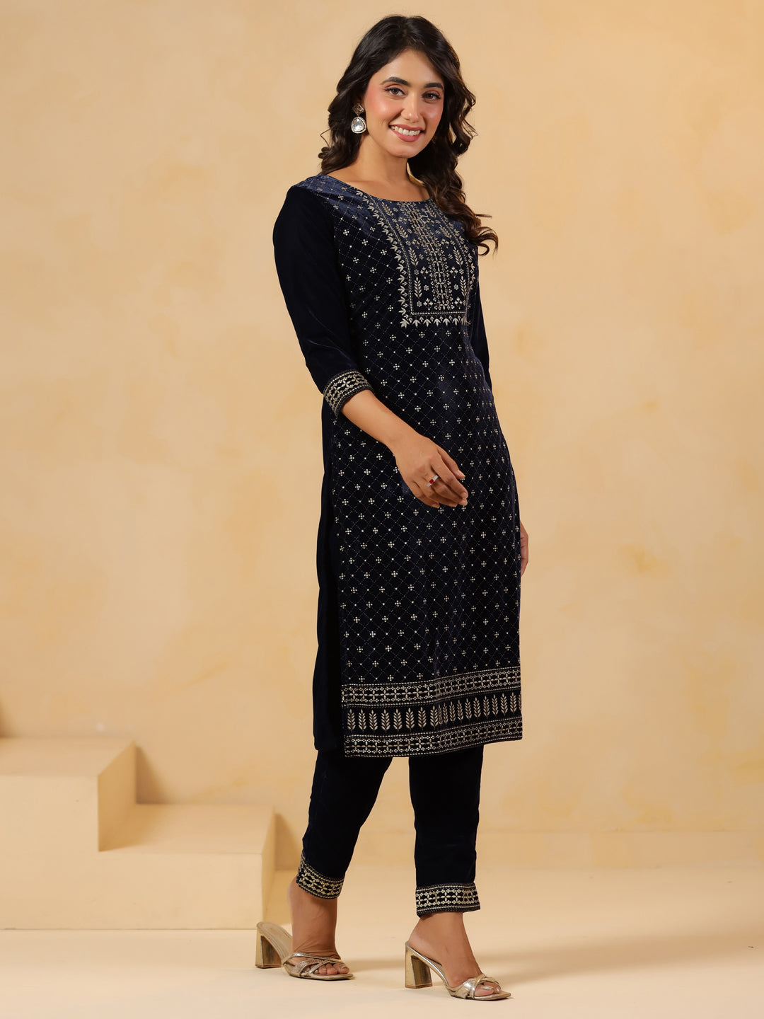 Span Blue Round Neck Velvet Kurta Set