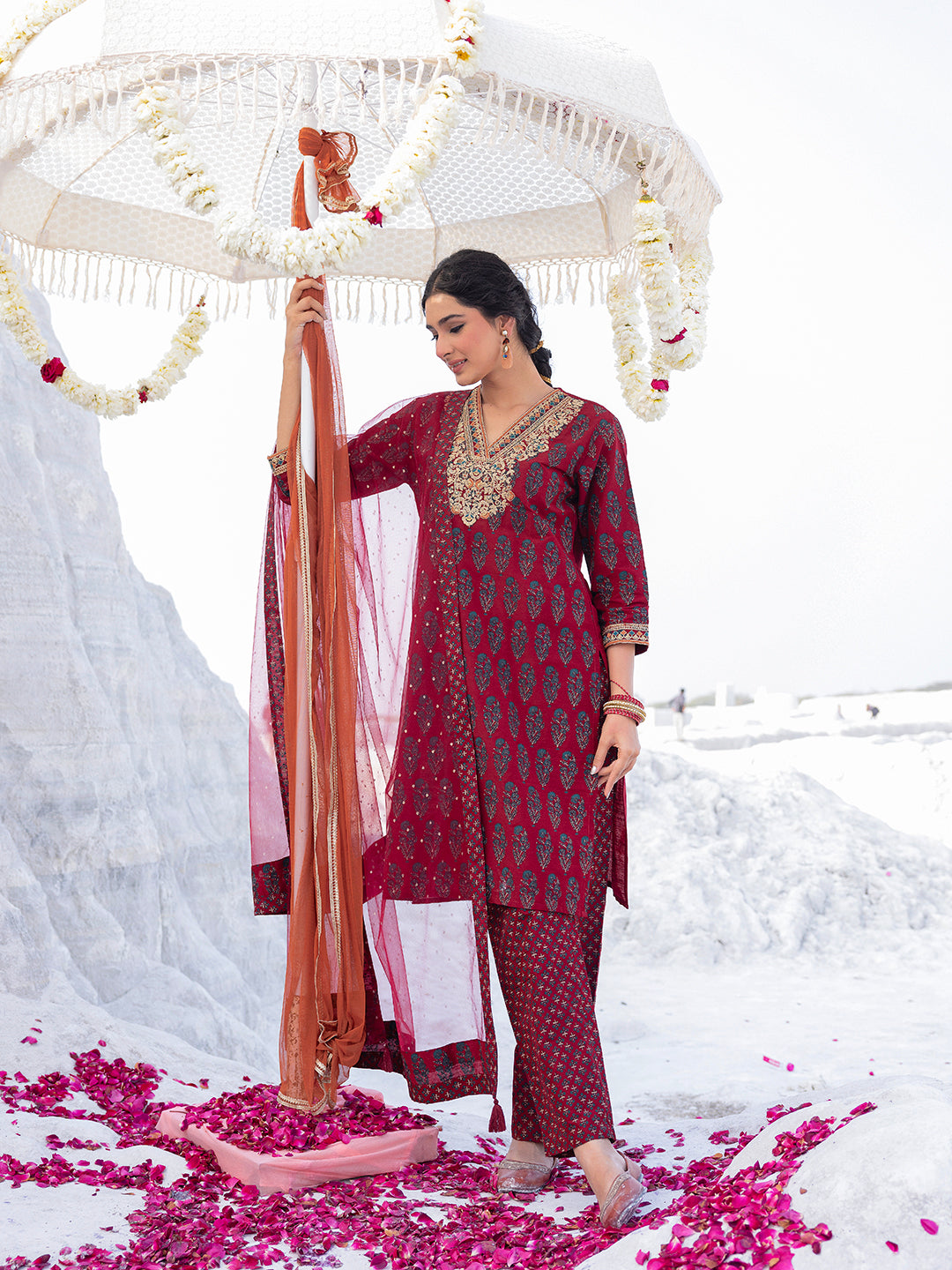 Span Burgundy V Neck Rayon Kurta Set with Dupatta
