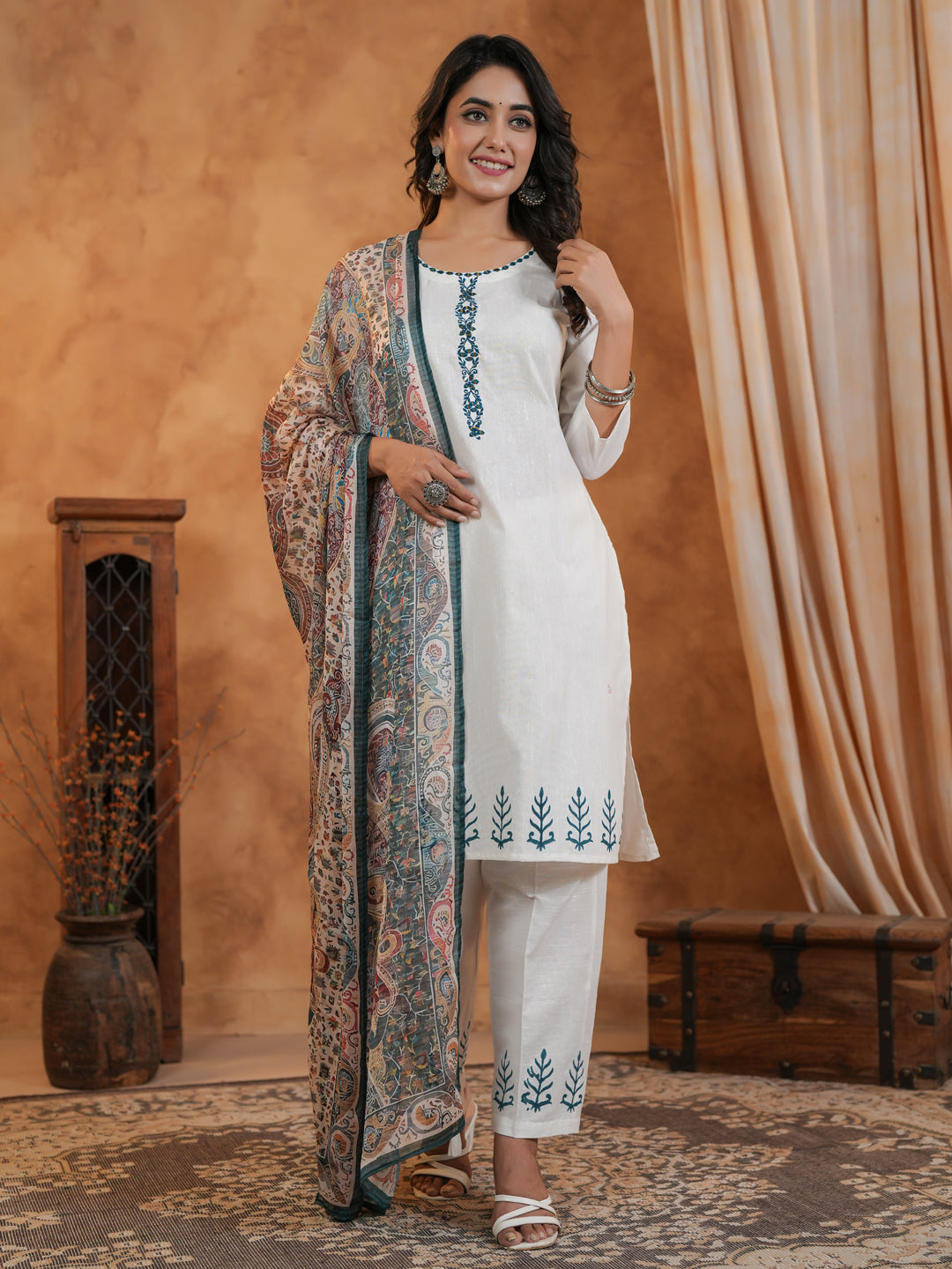 Span Off White Round Neck Kurta Set with Dupatta