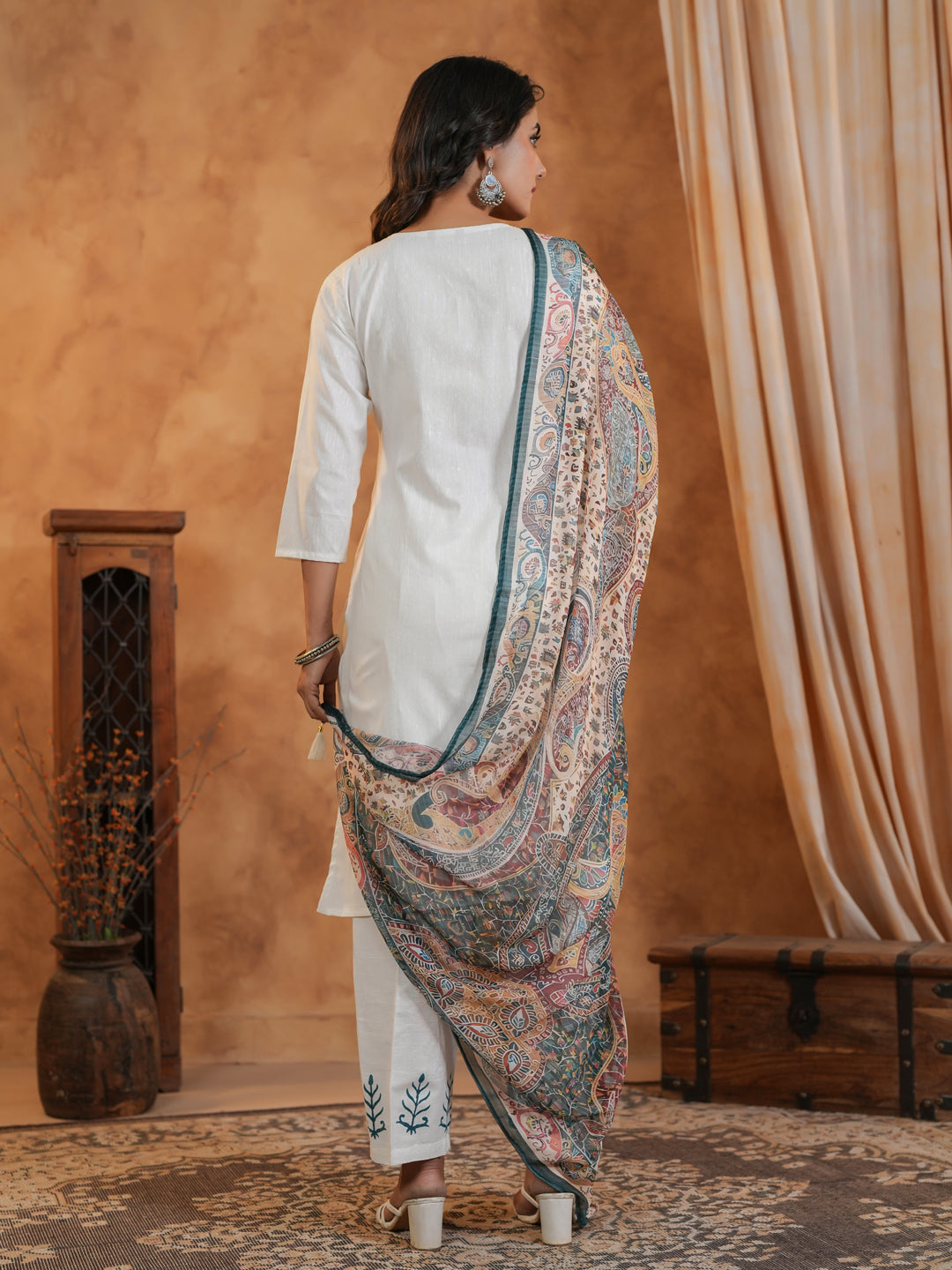 Span Off White Round Neck Kurta Set with Dupatta