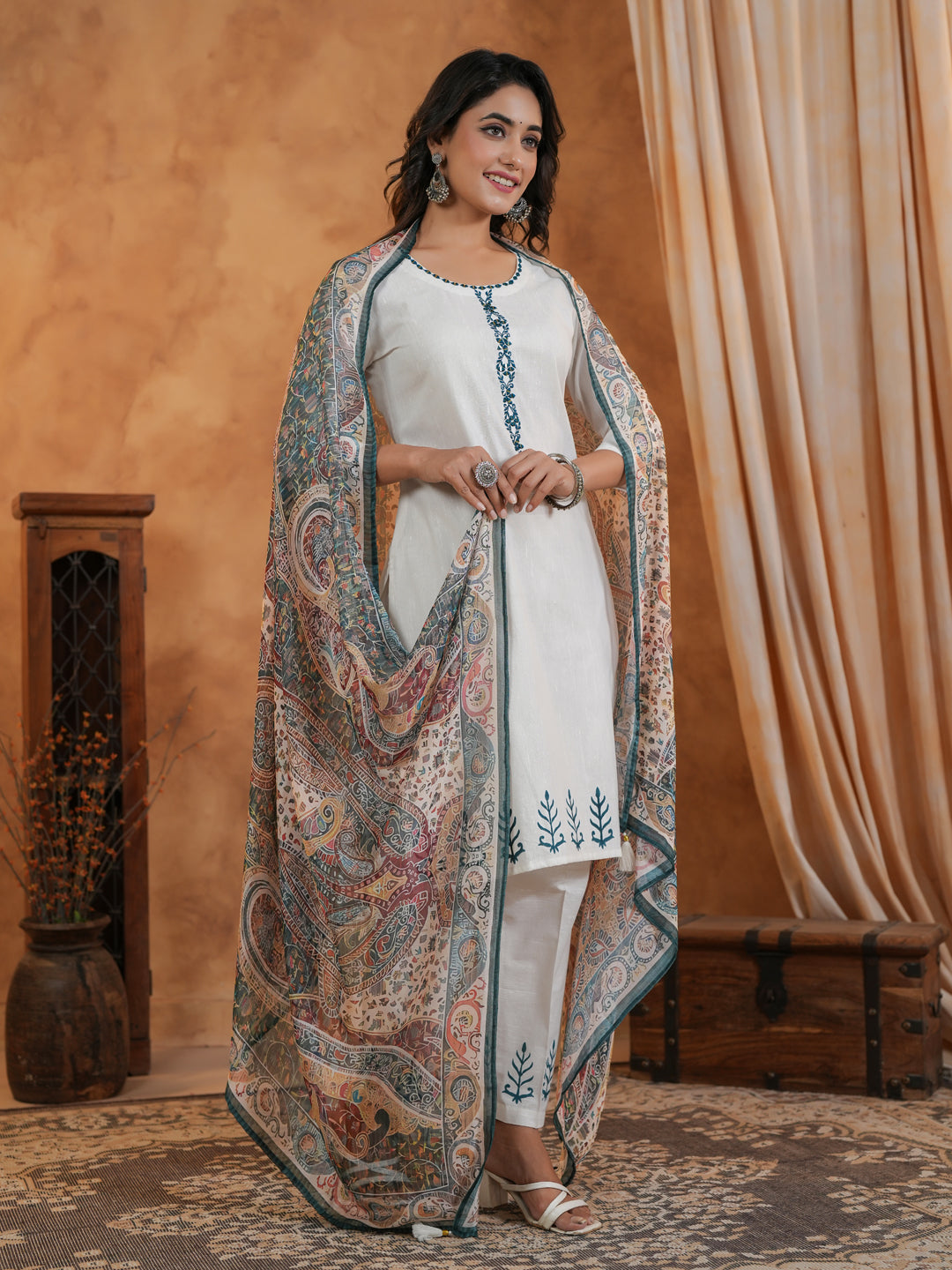 Span Off White Round Neck Kurta Set with Dupatta