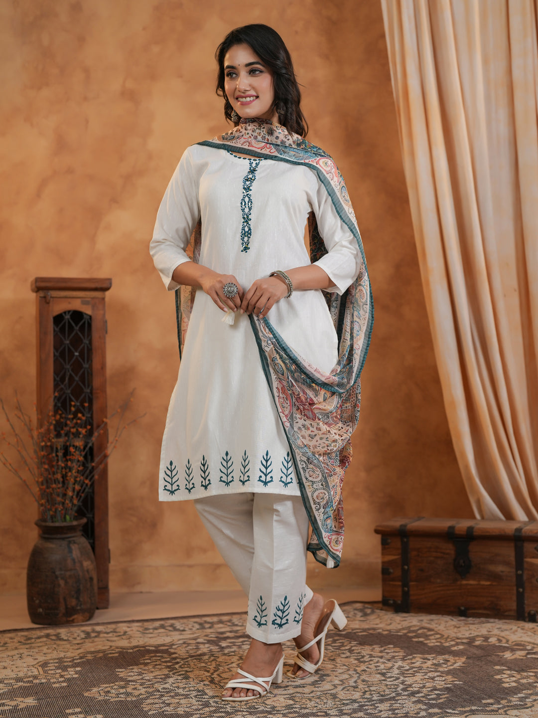 Span Off White Round Neck Kurta Set with Dupatta