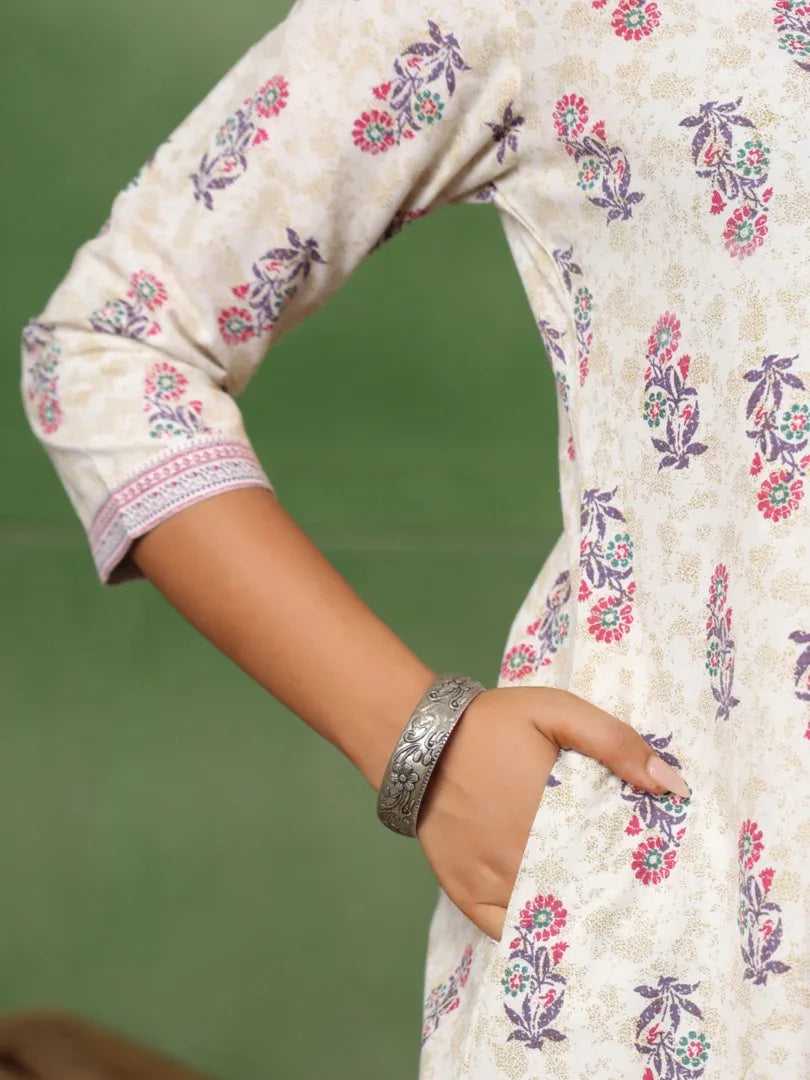 Span White V-Neck Kurta Set