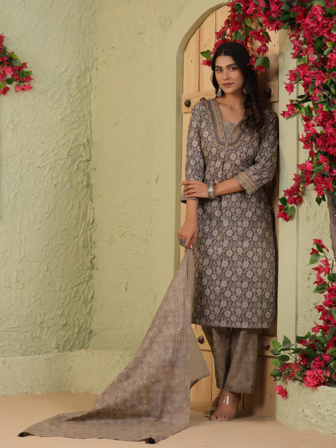 Span Brown Deep-V Cotton Kurta Set with Dupatta