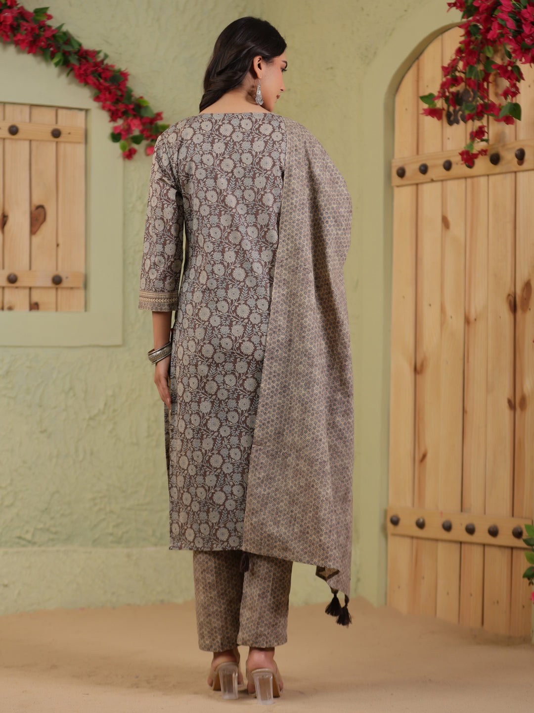 Span Brown Deep-V Cotton Kurta Set with Dupatta