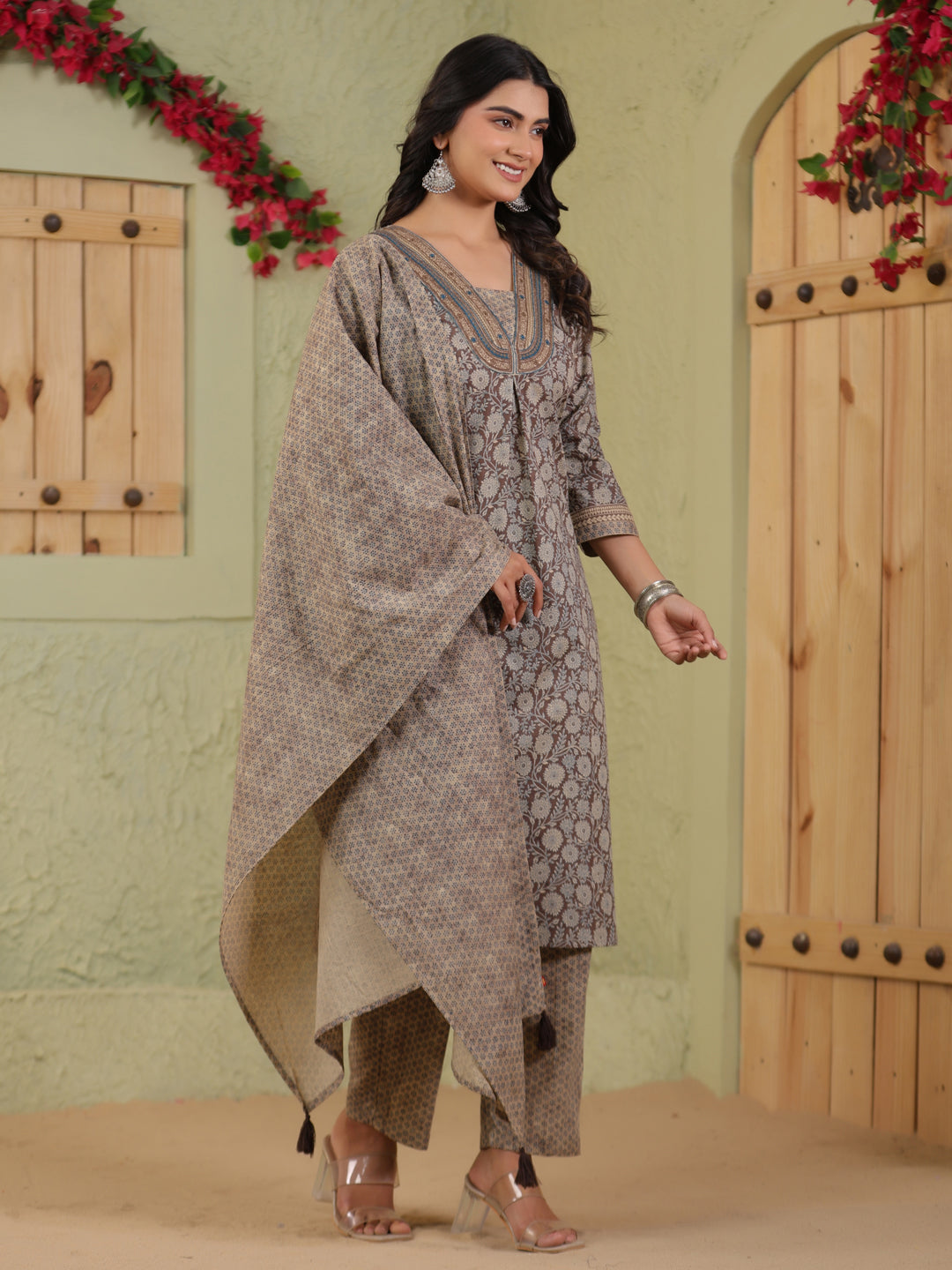 Span Brown Deep-V Cotton Kurta Set with Dupatta