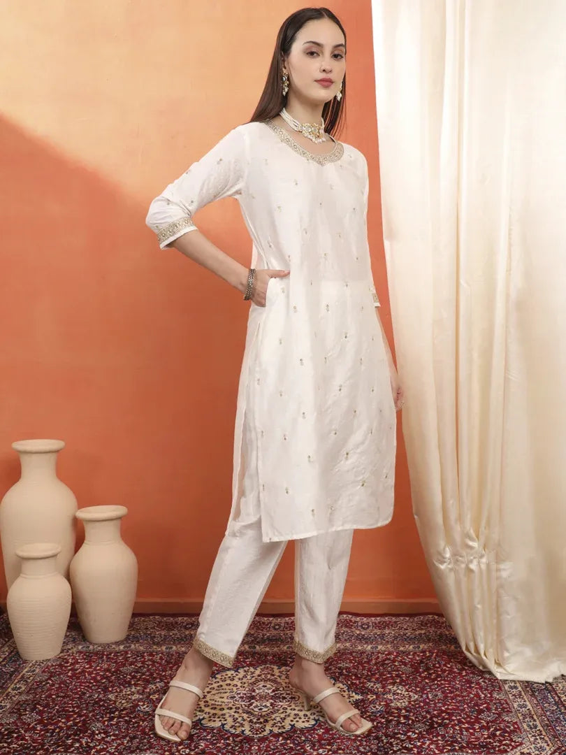 Span White V-Neck Kurta Set with Dupatta