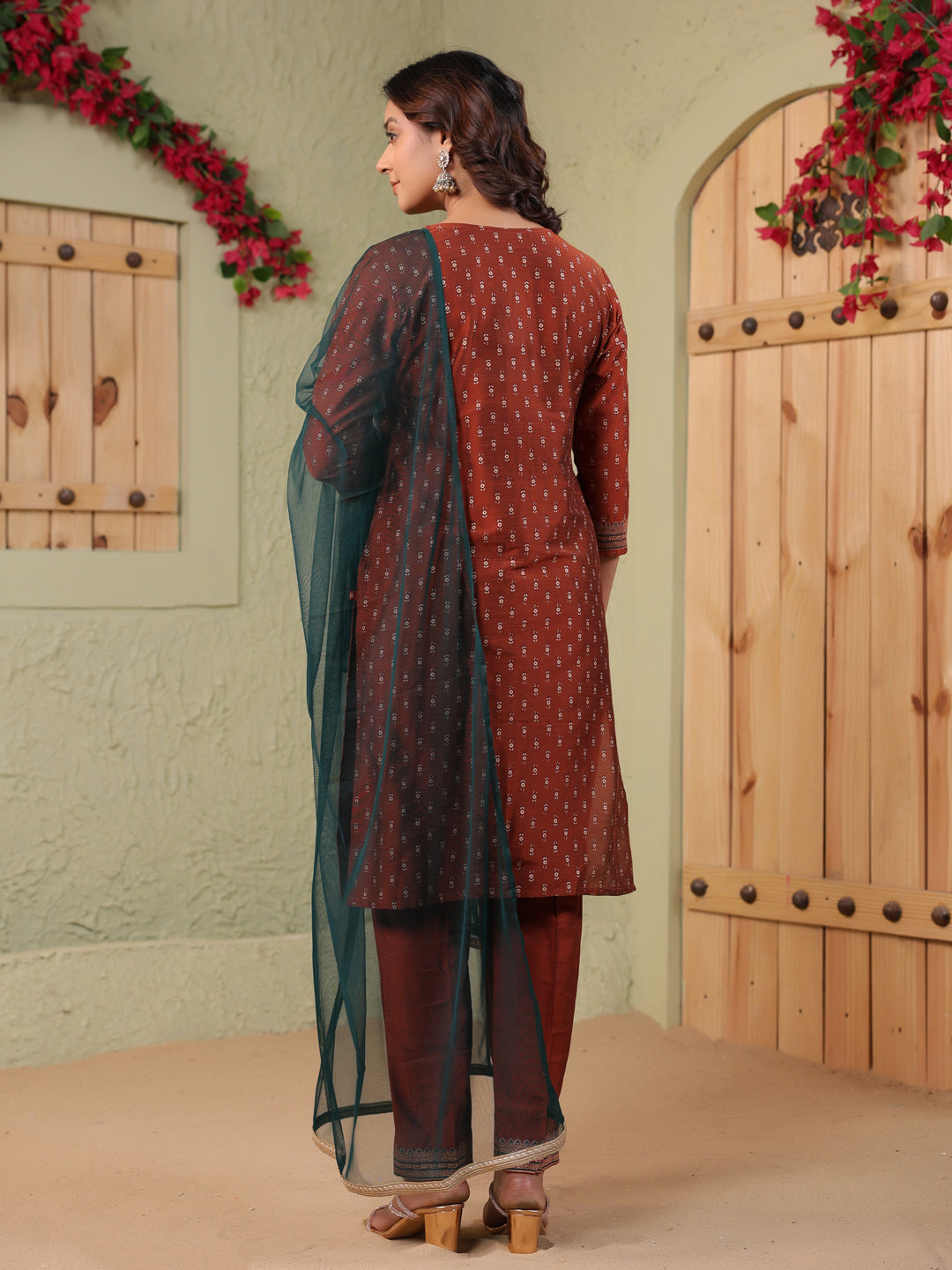 Span Maroon Round Neck Silk Kurta Set with Dupatta