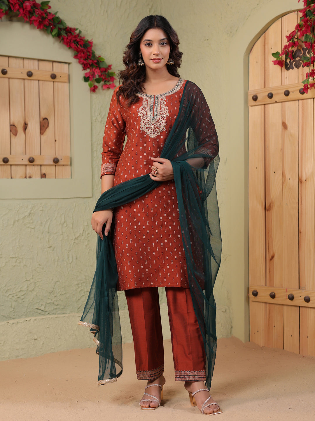 Span Maroon Round Neck Silk Kurta Set with Dupatta