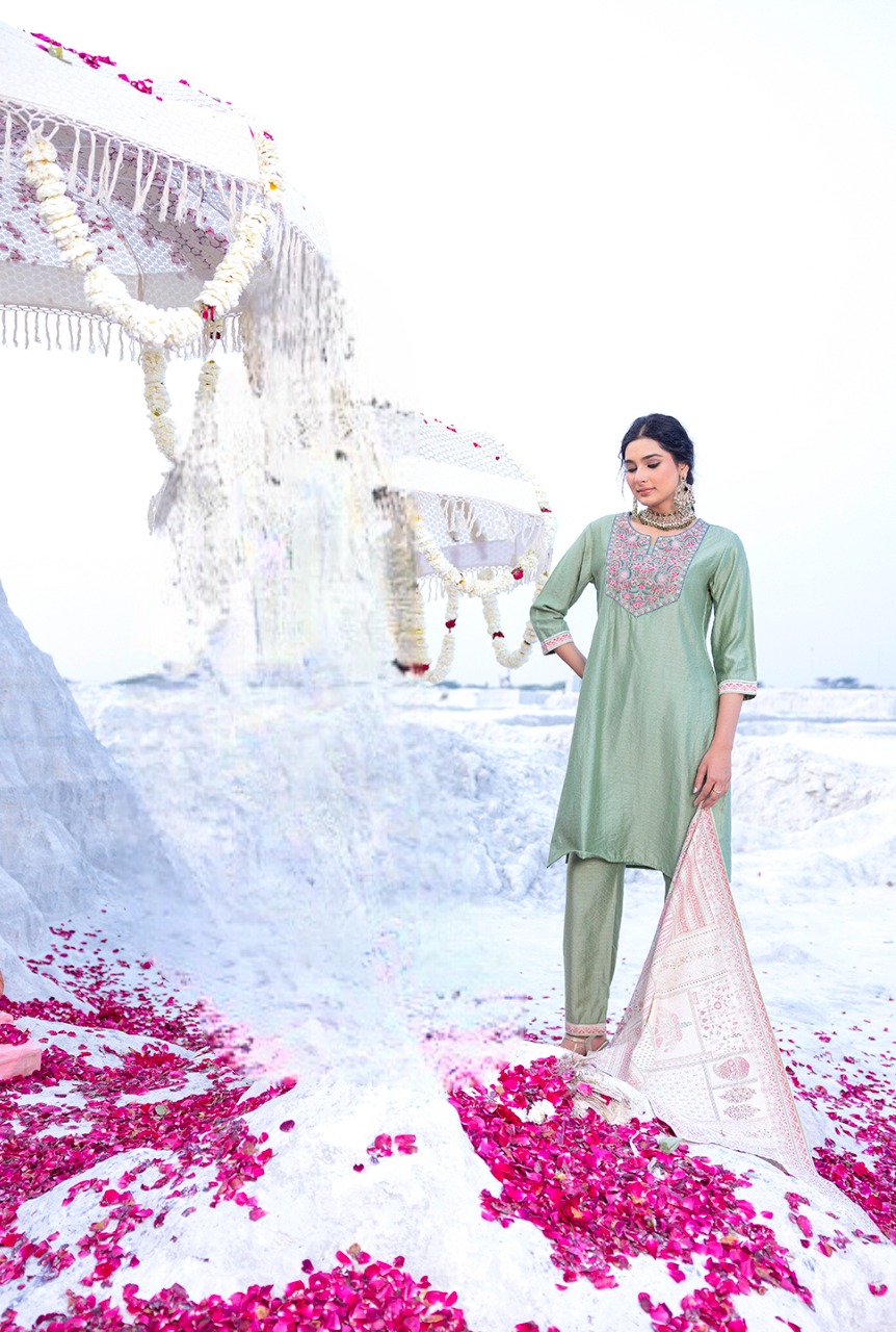 Span Green Round Neck Silk Kurta Set with Dupatta