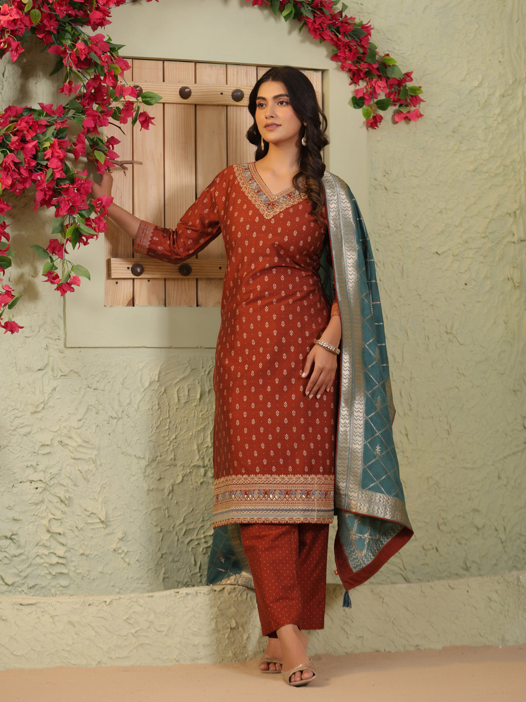 Span Brown V-Neck Silk Kurta Set with Dupatta