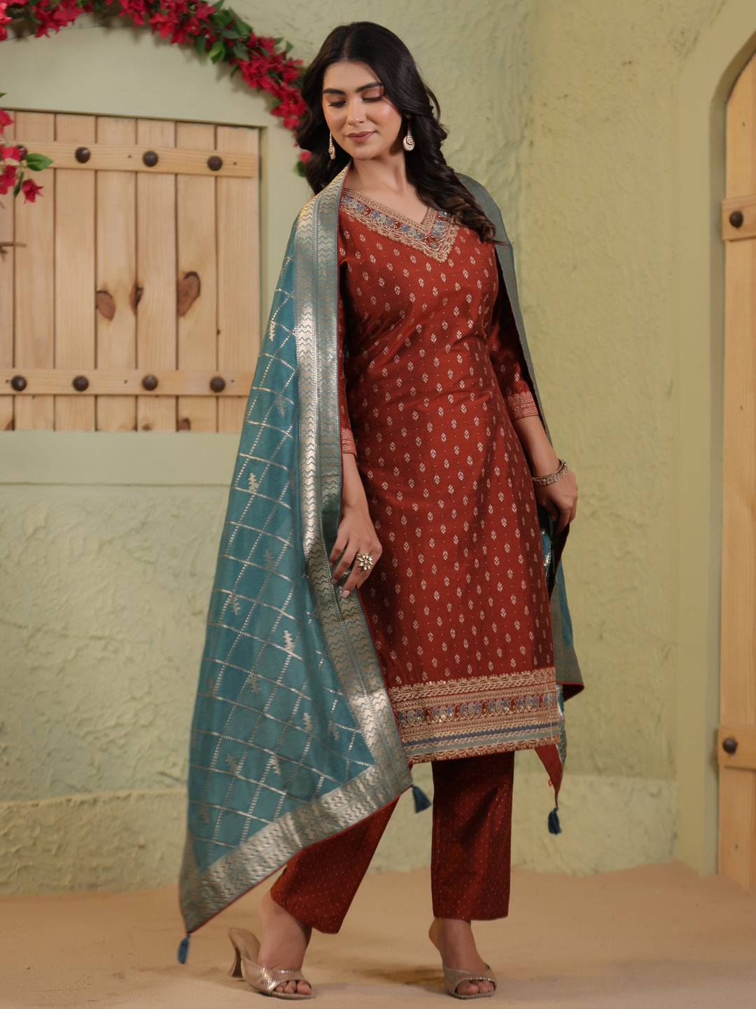 Span Brown V-Neck Silk Kurta Set with Dupatta