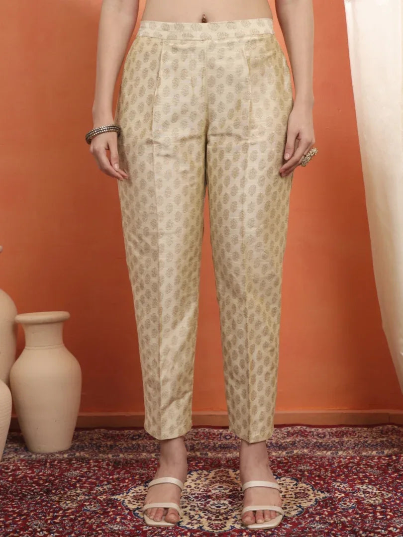 Span Ivory V-Neck Silk Kurta Set with Dupatta