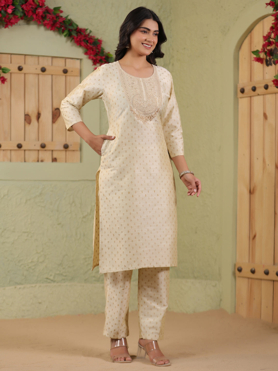 Span Ivory Round Neck Silk Kurta Set with Dupatta