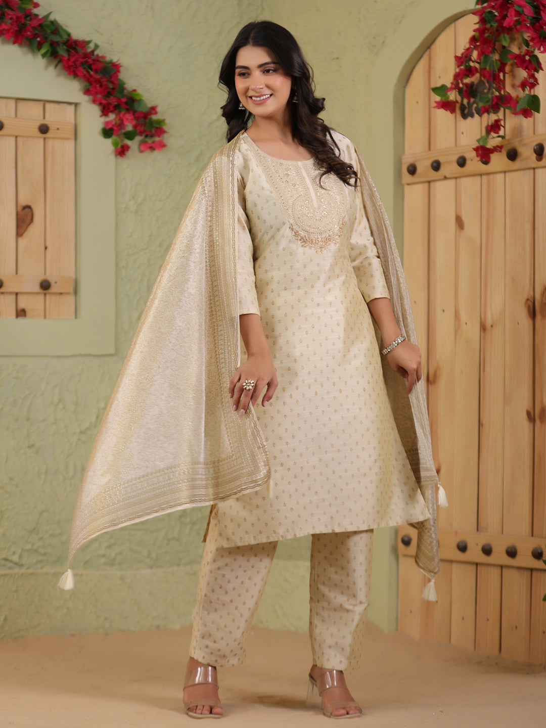 Span Ivory Round Neck Silk Kurta Set with Dupatta