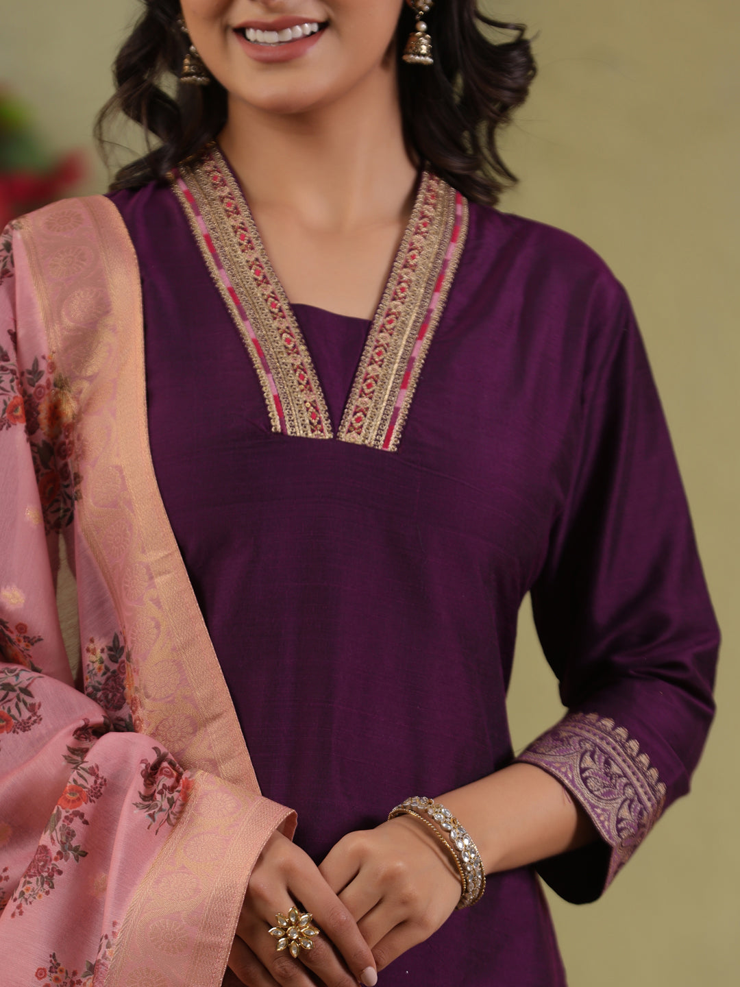 Span Purple Deep-V Silk Kurta et woth Dupatta