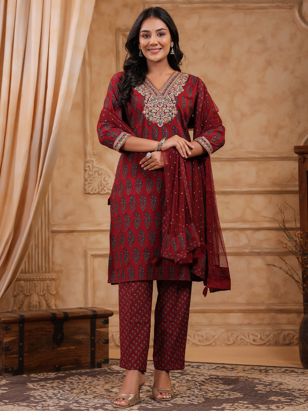 Span Burgundy V Neck Rayon Kurta Set with Dupatta