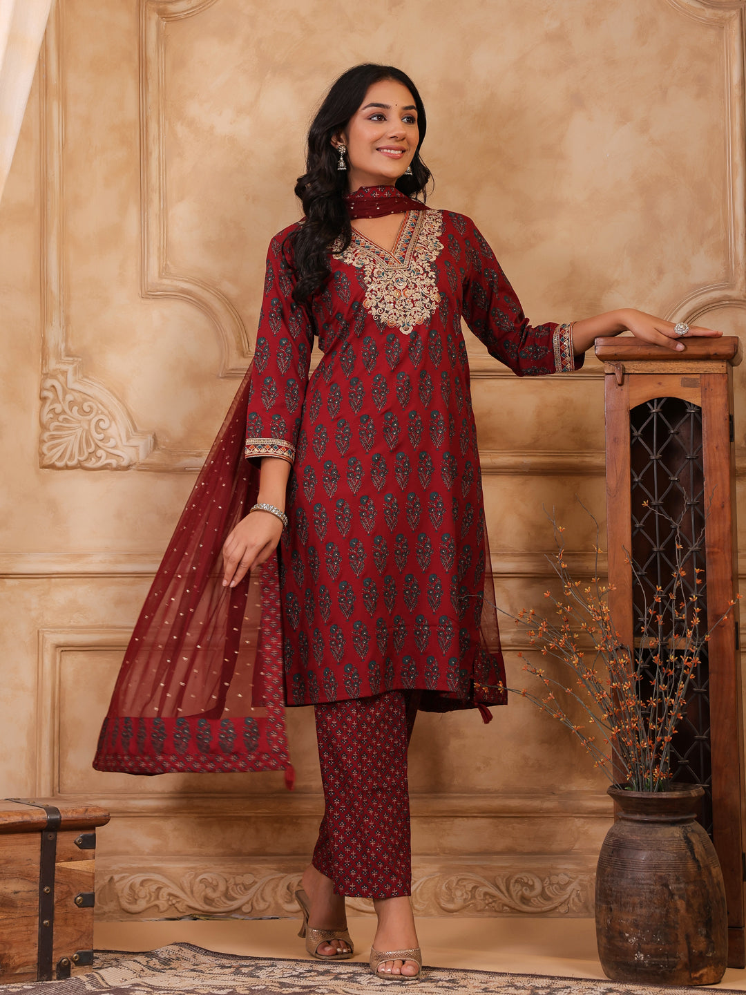 Span Burgundy V Neck Rayon Kurta Set with Dupatta