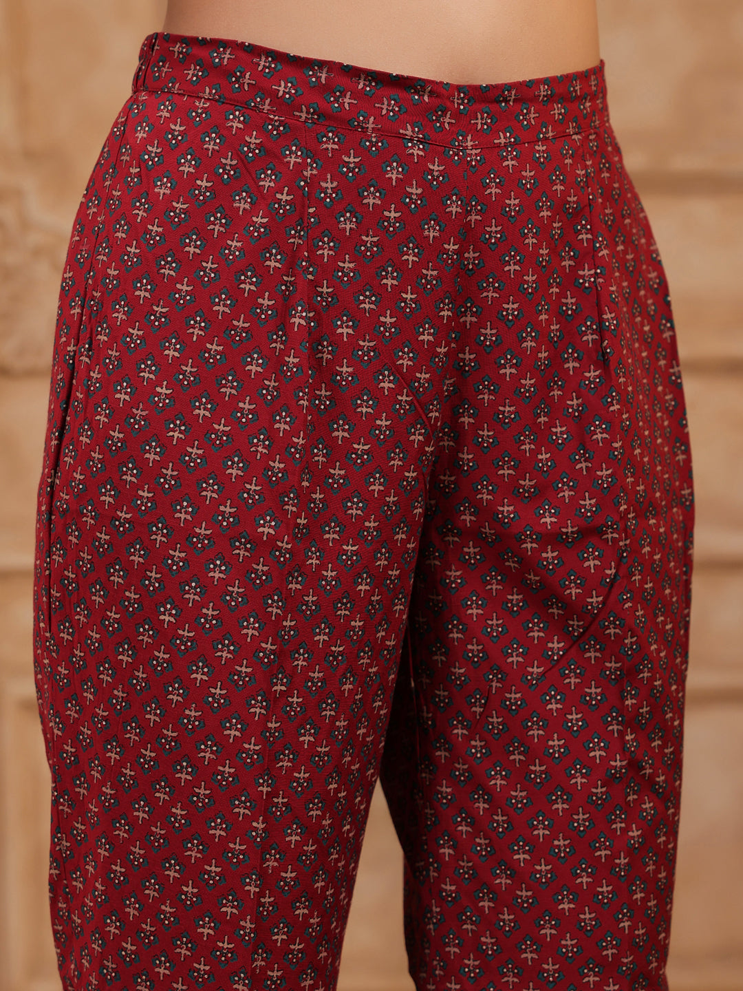 Span Burgundy V Neck Rayon Kurta Set with Dupatta