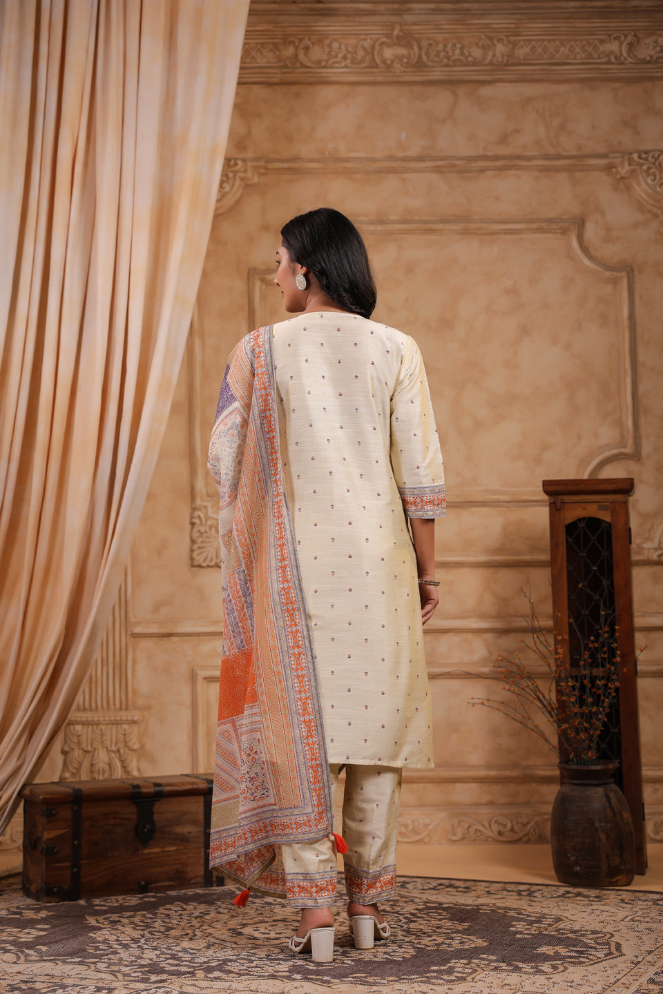 Span Ivory Round Neck Silk Kurta Set with Dupatta