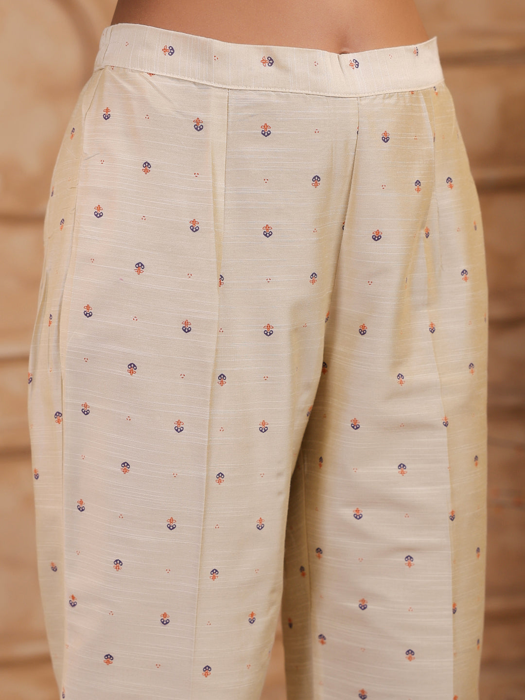 Span Ivory Round Neck Silk Kurta Set with Dupatta