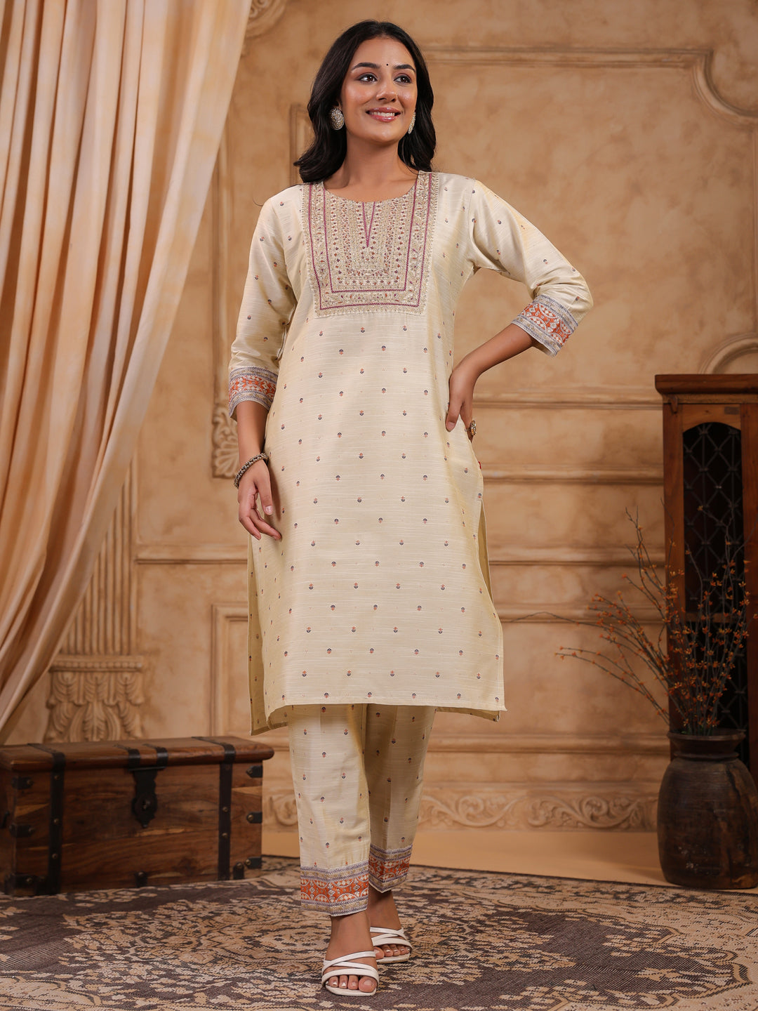 Span Ivory Round Neck Silk Kurta Set with Dupatta