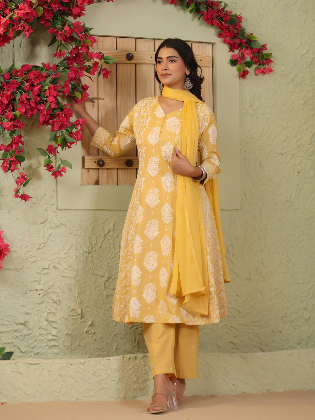 Span Yellow V-Neck Cotton Kurta Set with Dupatta