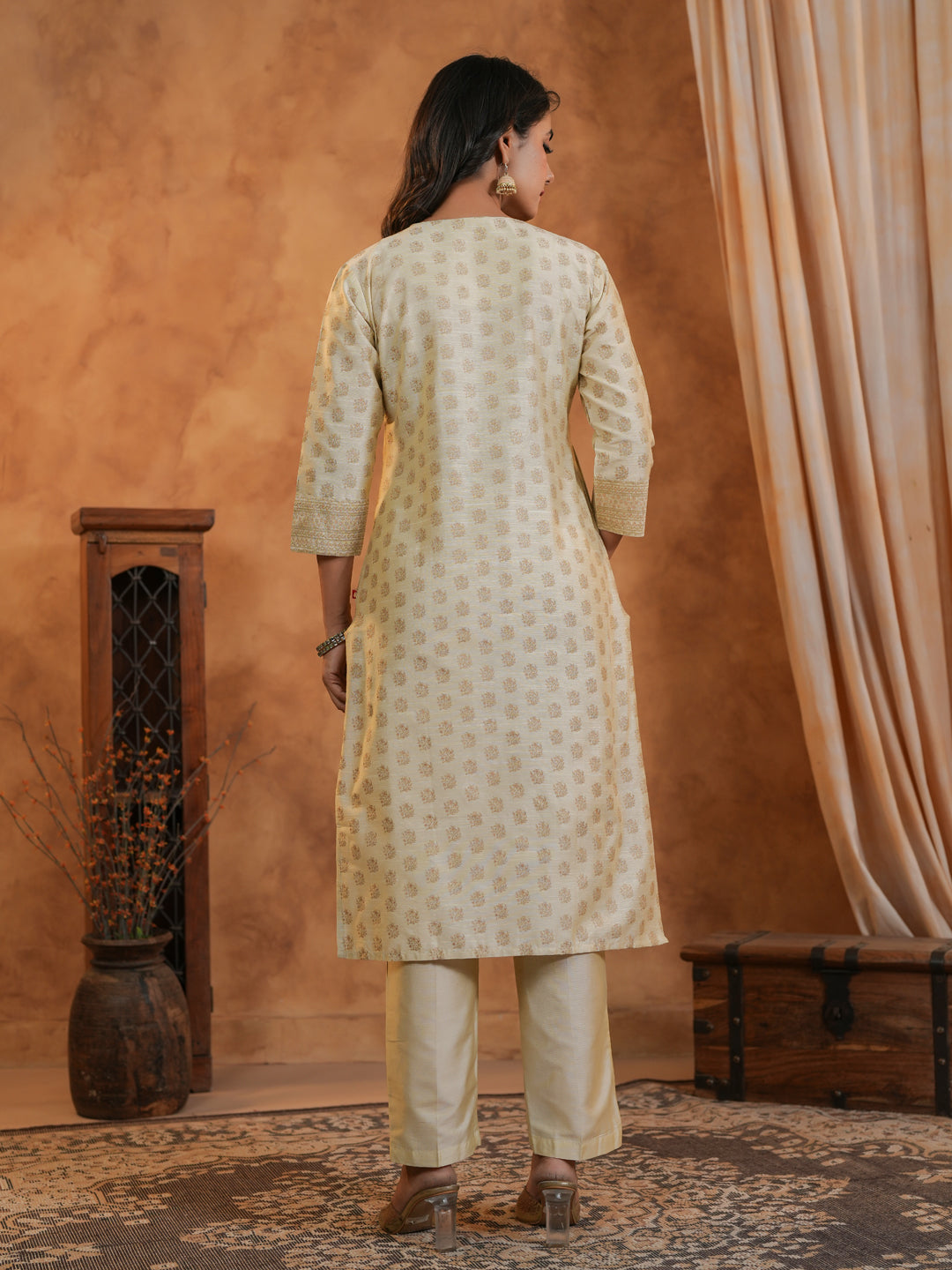 Span Ivory V Neck Silk Kurta