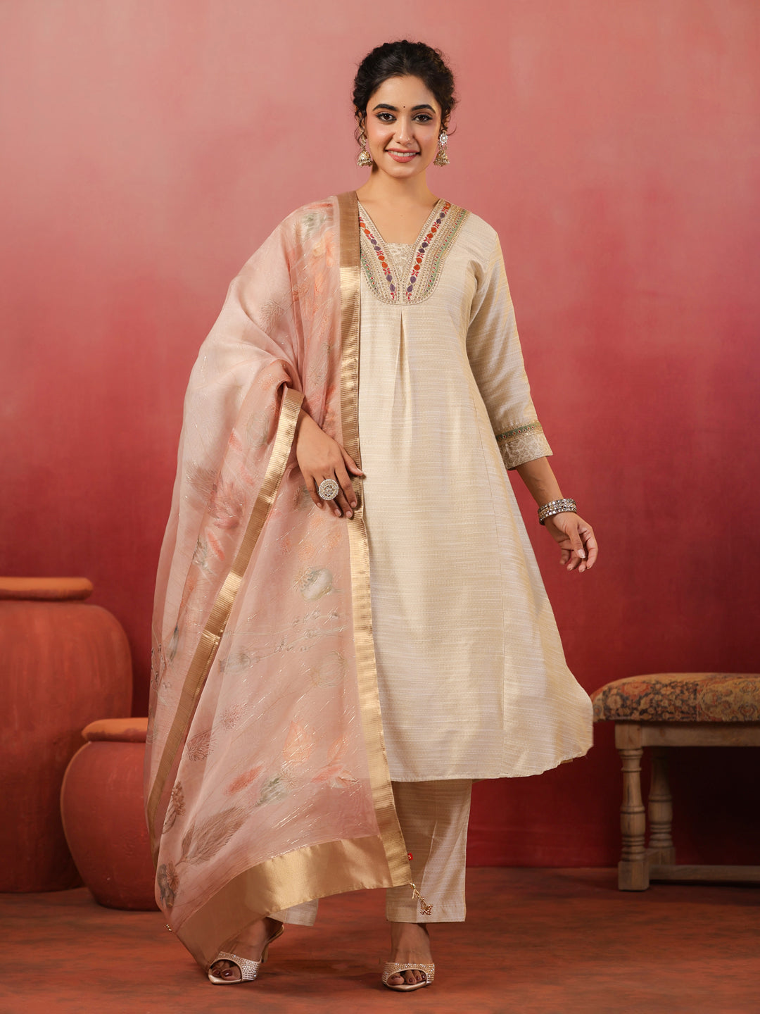 Span Ivory Deep-V Visose Kurta Set with Dupatta