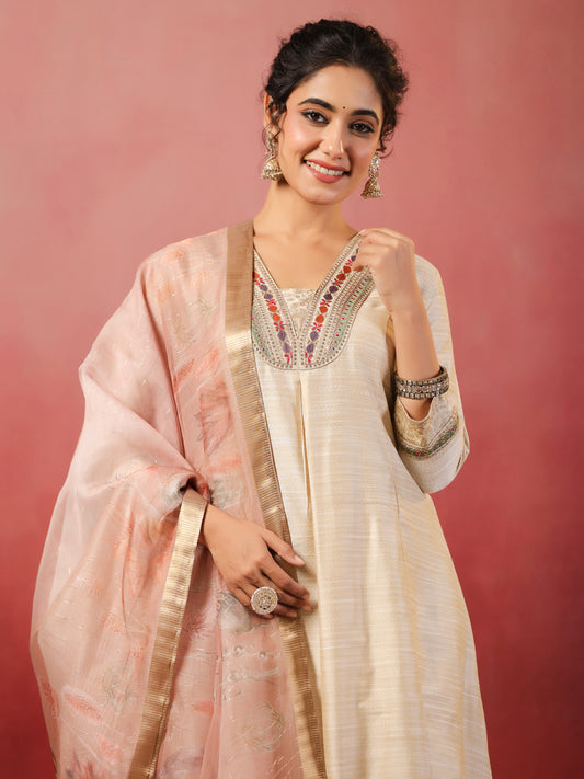 Span Ivory Deep-V Visose Kurta Set with Dupatta