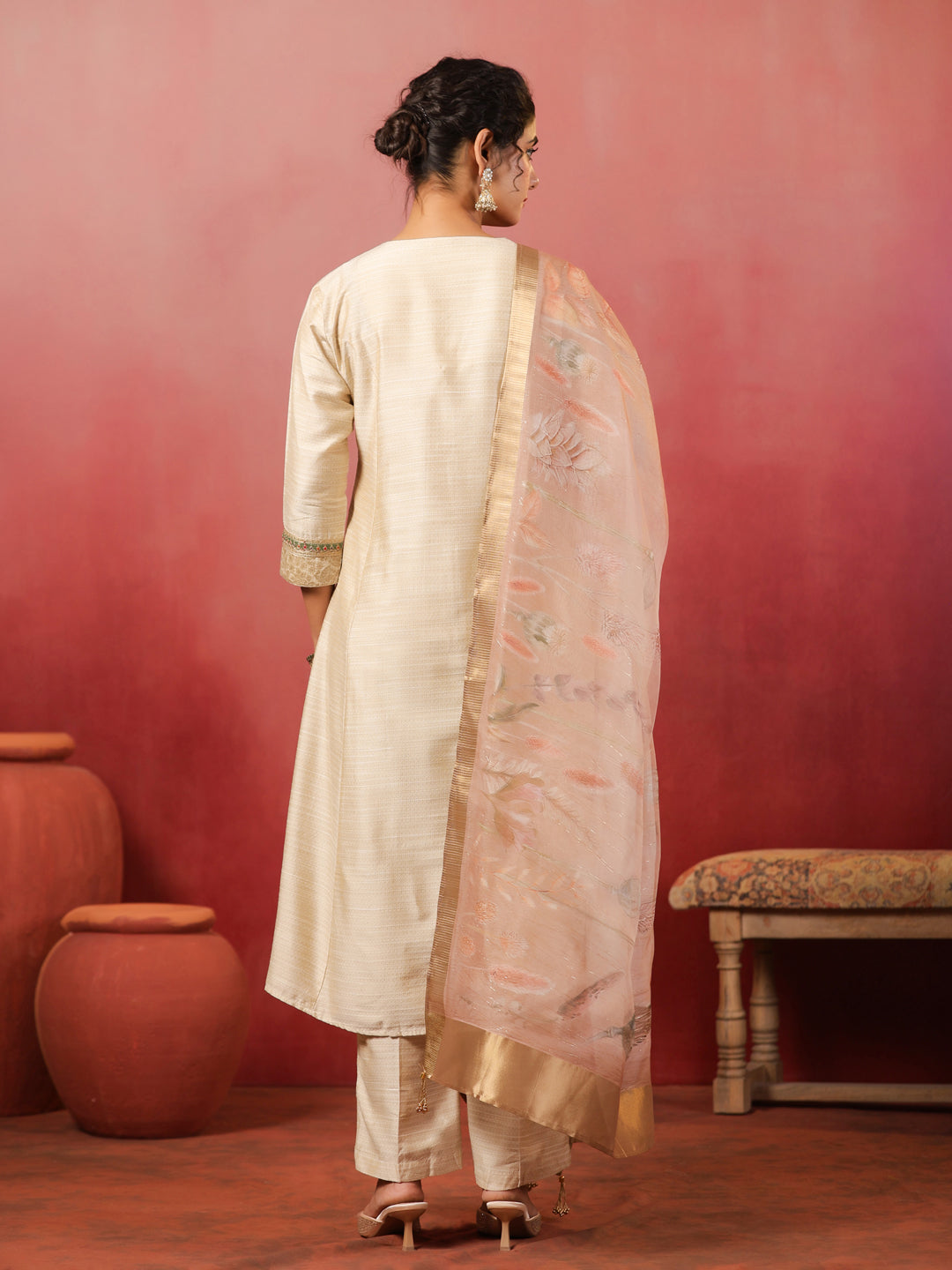 Span Ivory Deep-V Visose Kurta Set with Dupatta