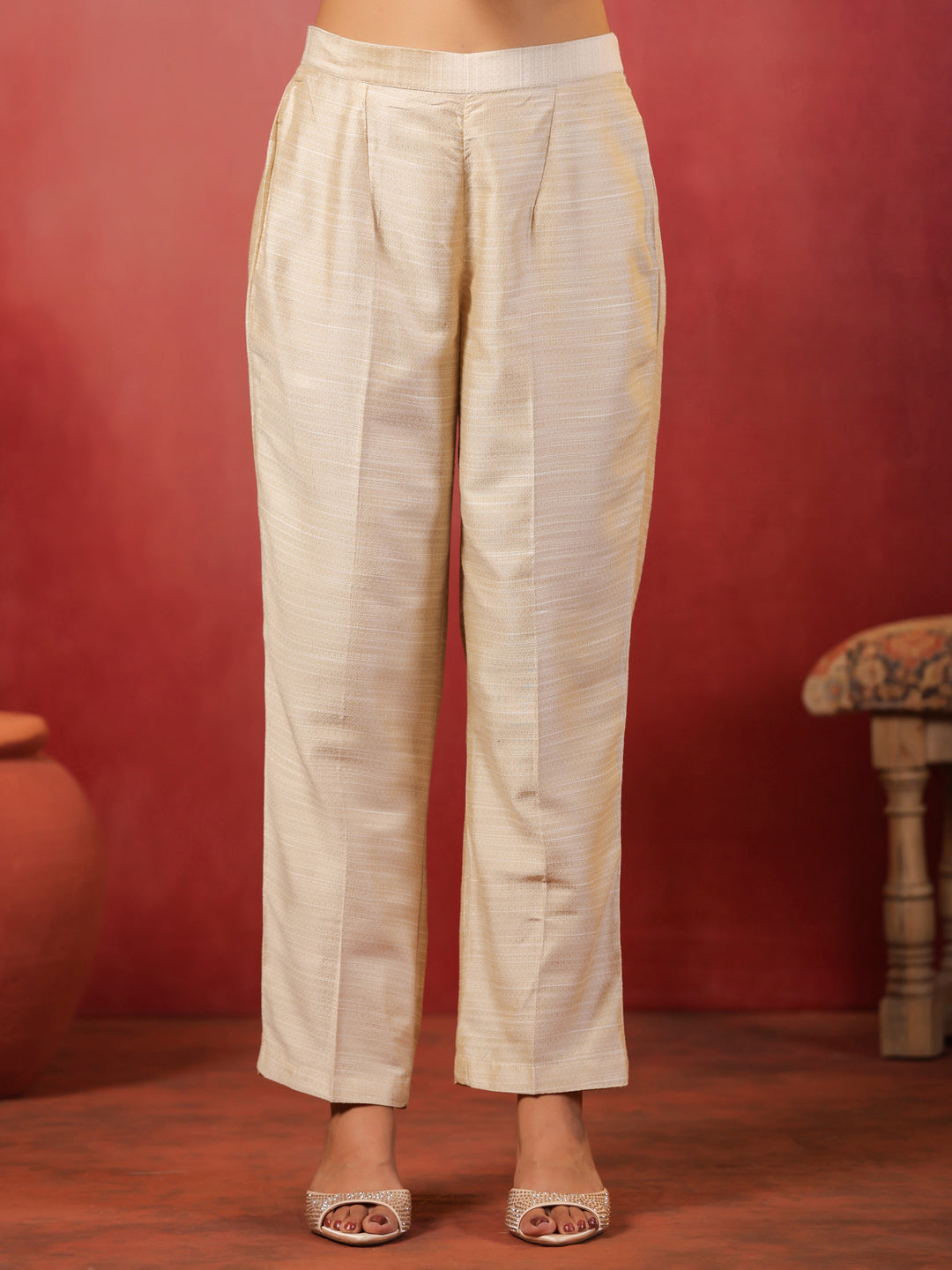 Span Ivory Deep-V Visose Kurta Set with Dupatta