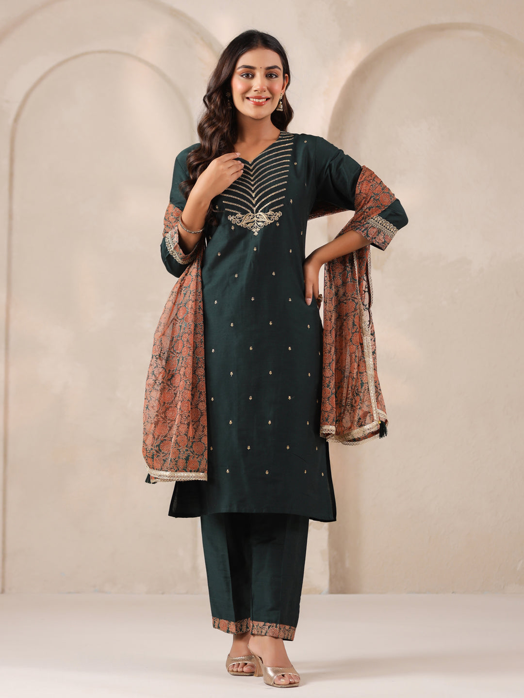 Span Green V Neck Silk Kurta Set with Dupatta