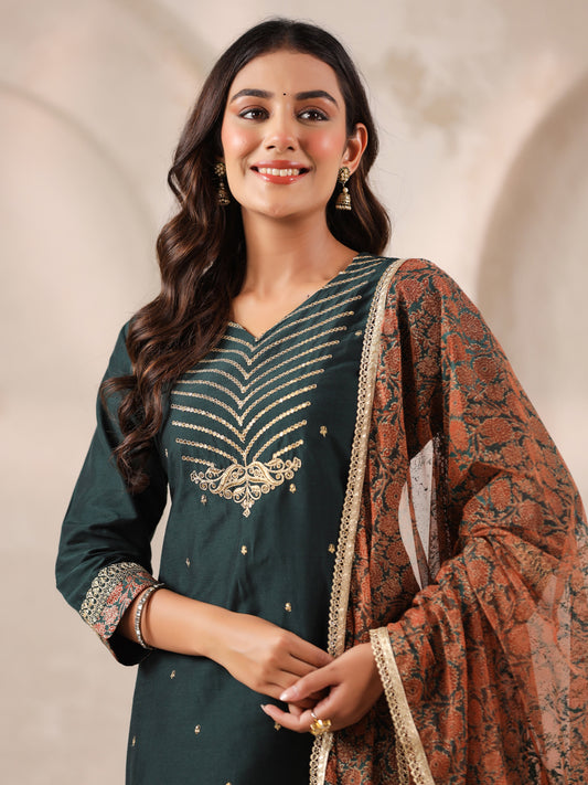Span Green V Neck Silk Kurta Set with Dupatta