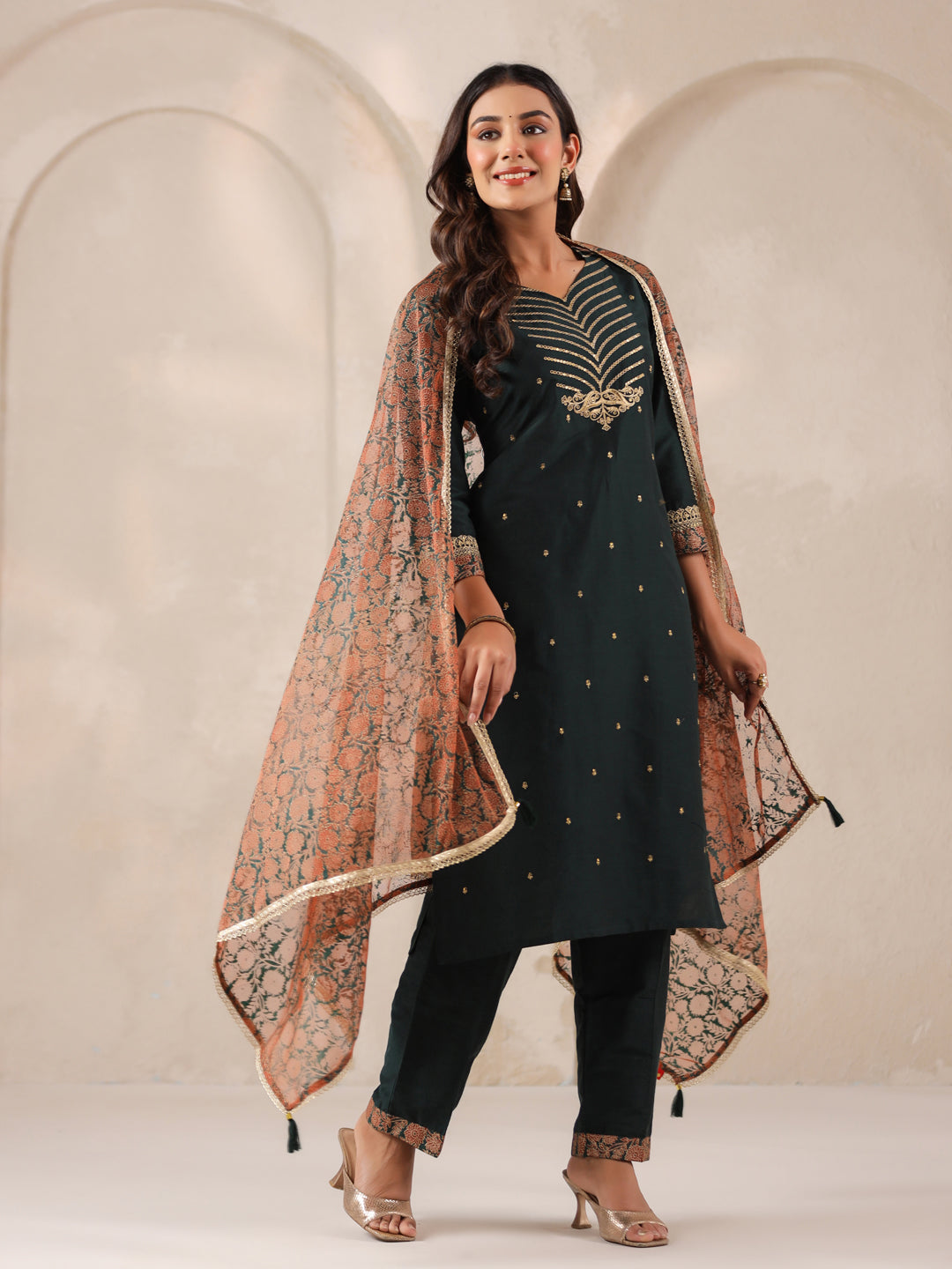 Span Green V Neck Silk Kurta Set with Dupatta