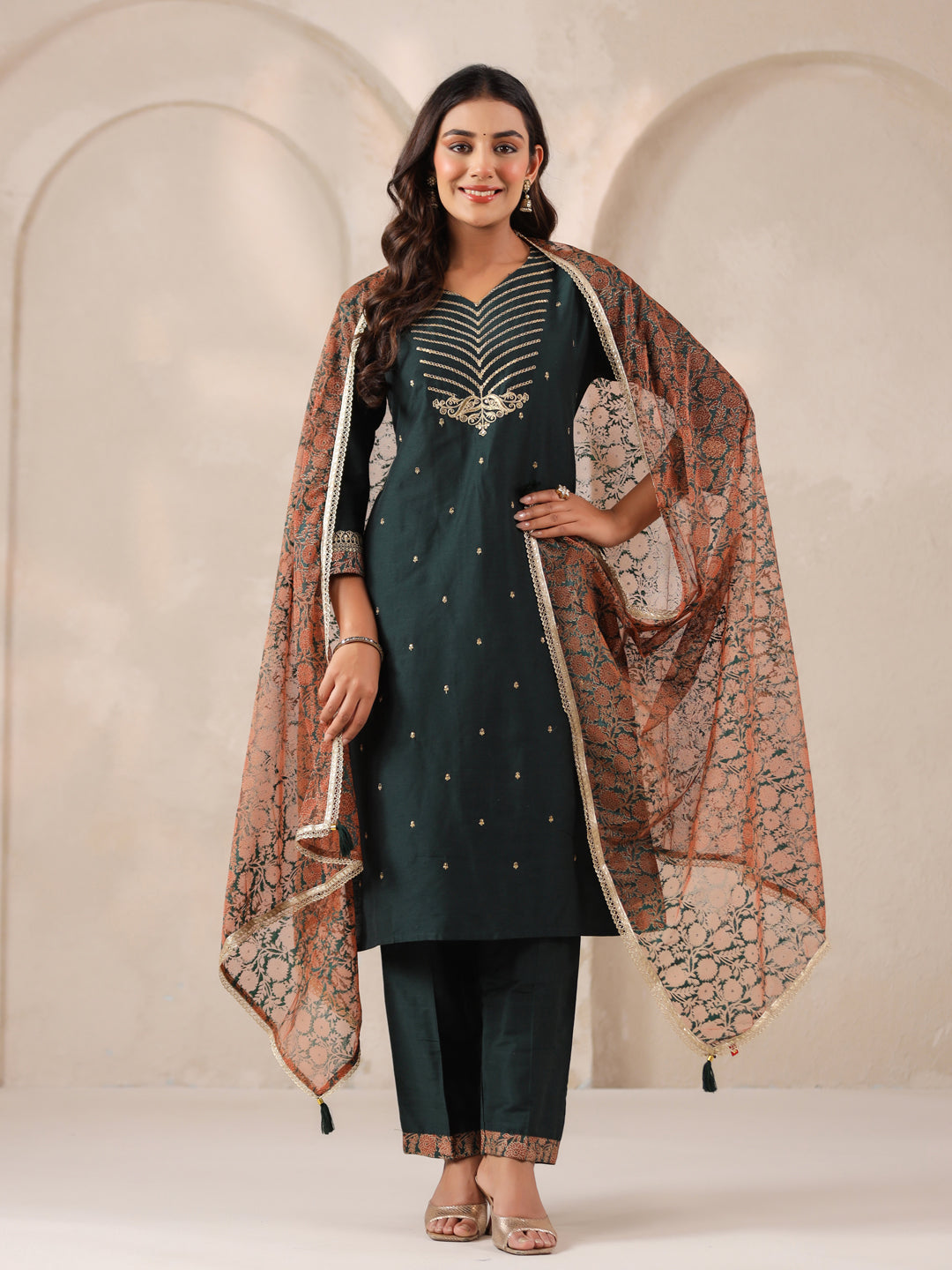 Span Green V Neck Silk Kurta Set with Dupatta