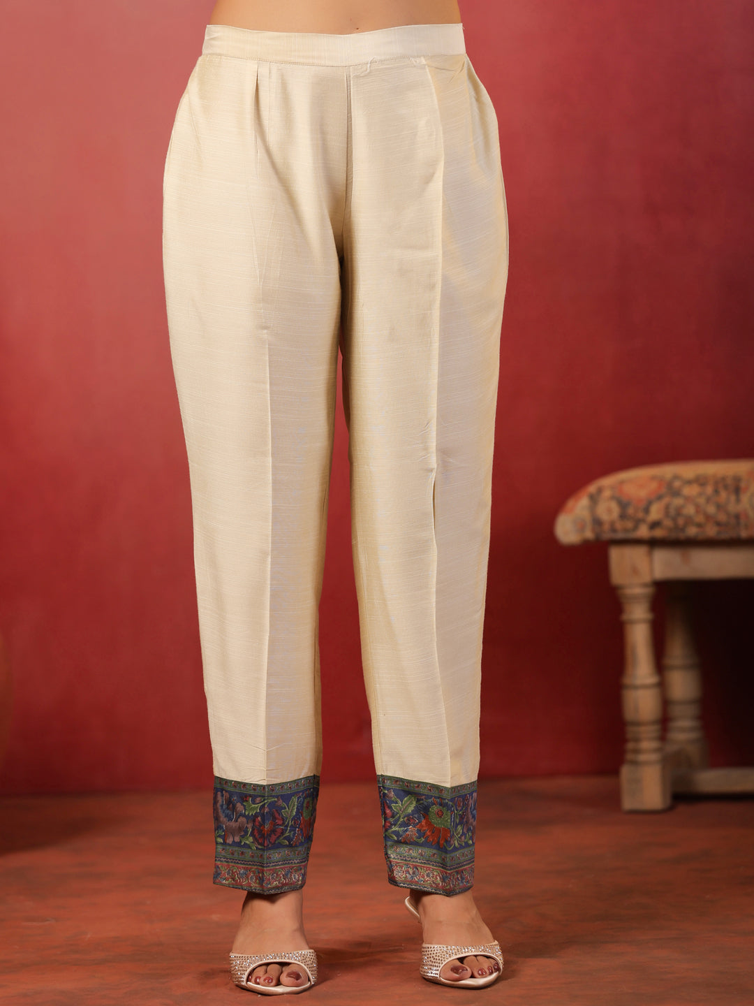 Span Ivory V Neck Silk Kurta Set with Dupatta