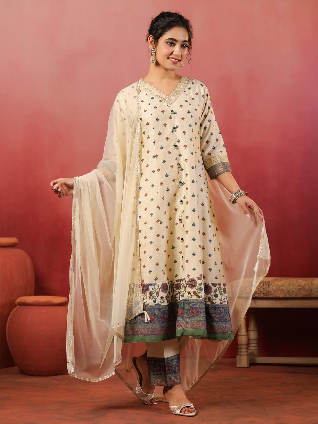 Span Ivory V Neck Silk Kurta Set with Dupatta