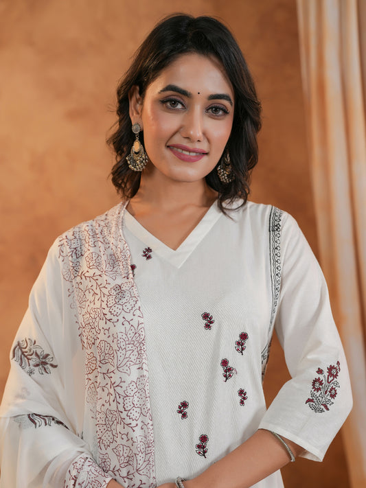 Span Off White V Neck Kurta Set with Dupatta