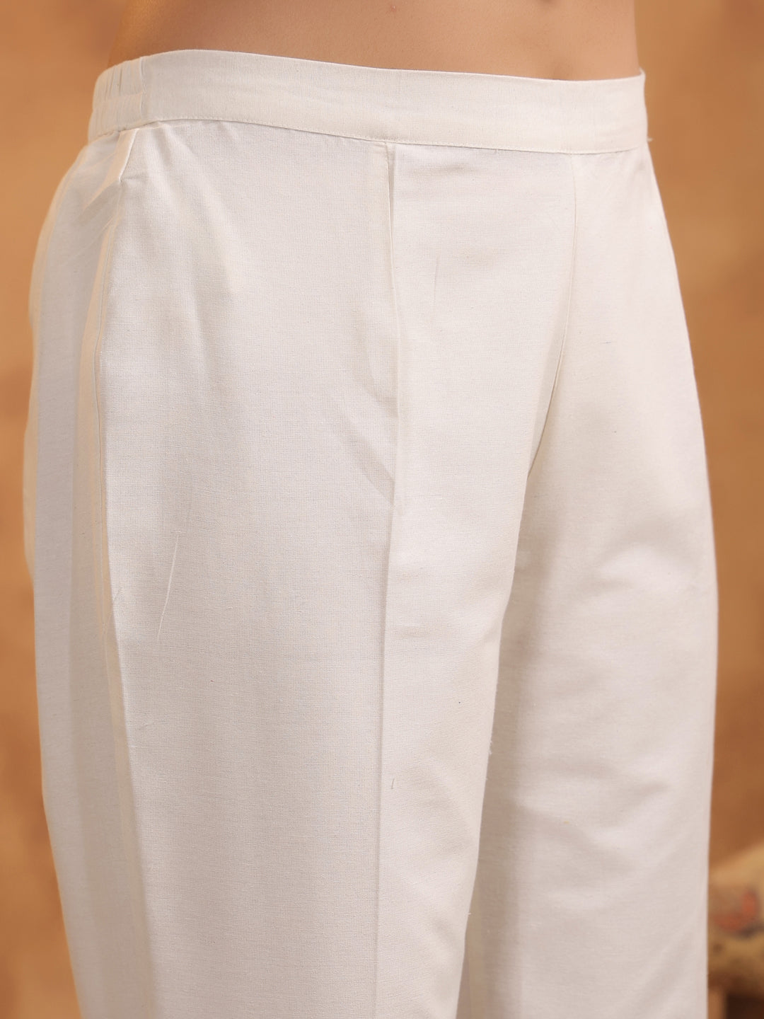 Span Off White Key Hole Neck Kurta Set with Dupatta