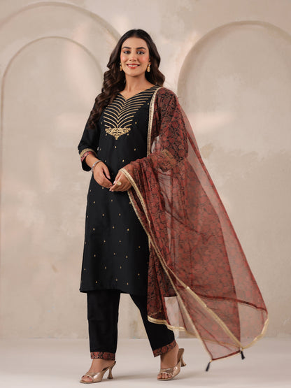 Span Black V Neck Silk Kurta Set wih Dupatta