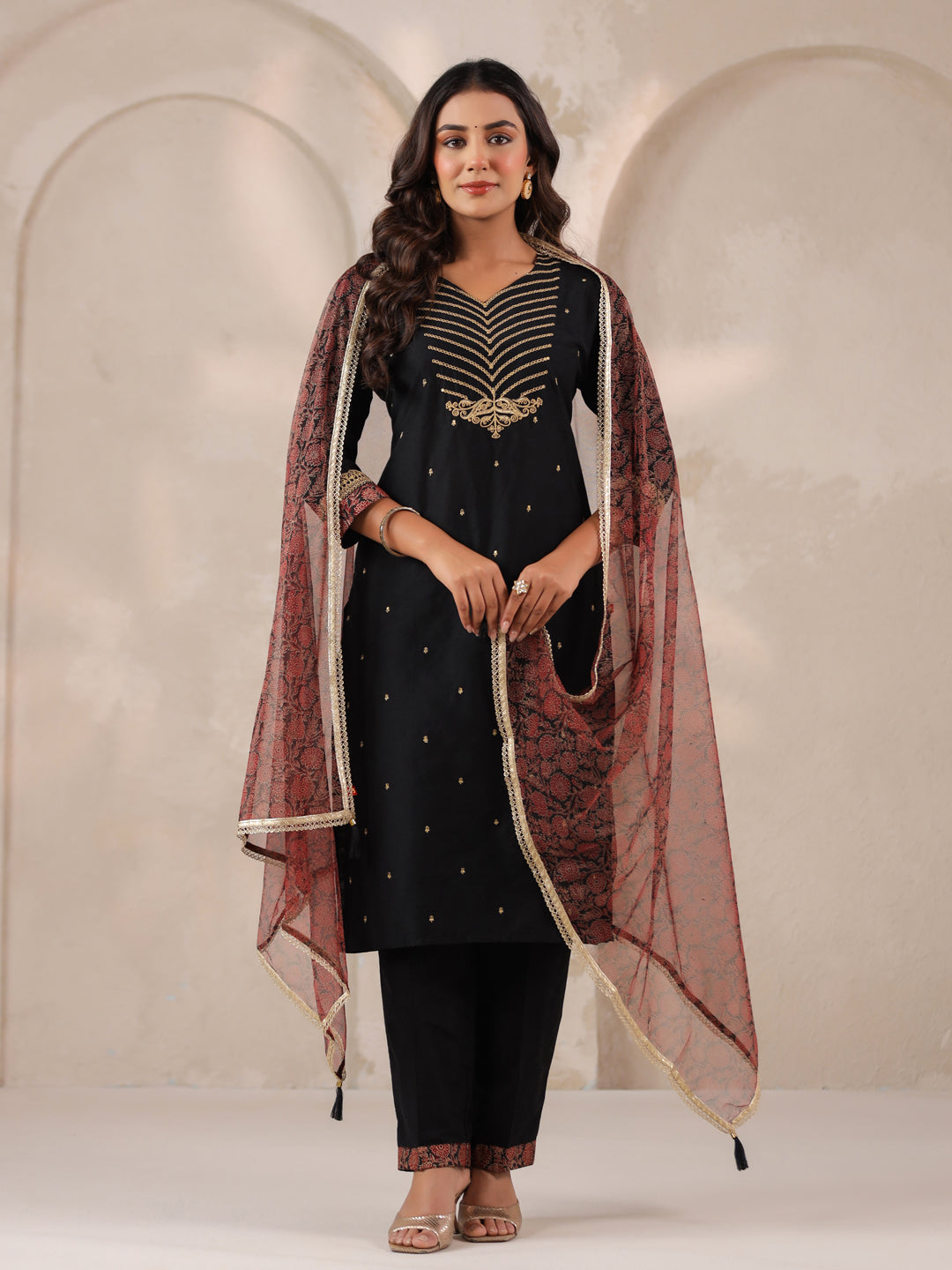 Span Black V Neck Silk Kurta Set wih Dupatta