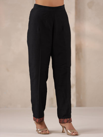 Span Black V Neck Silk Kurta Set wih Dupatta