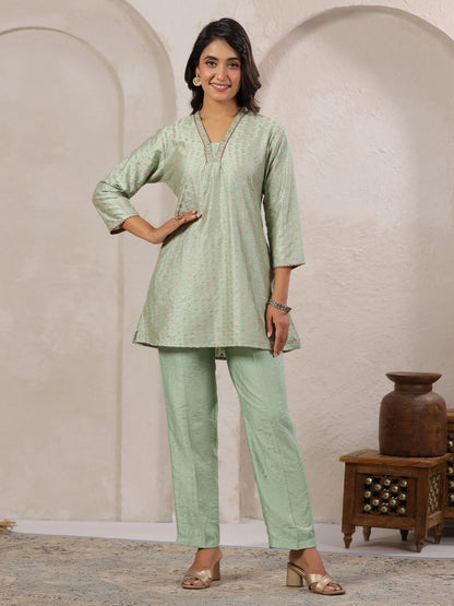 Span Green V Neck Viscose Short Kurta