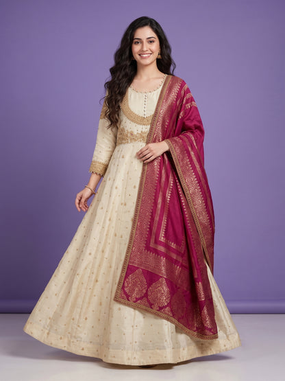 Ivory Round Neck Slik Kurta With Dupatta Set