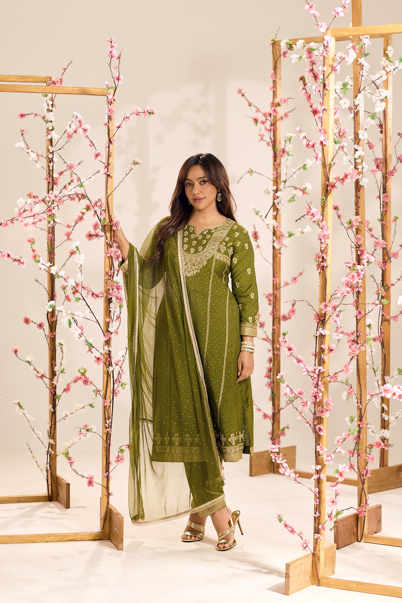 Span Green Round Neck Silk Kurta Set with Dupatta