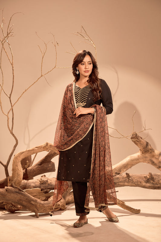 Span Black V Neck Silk Kurta Set wih Dupatta