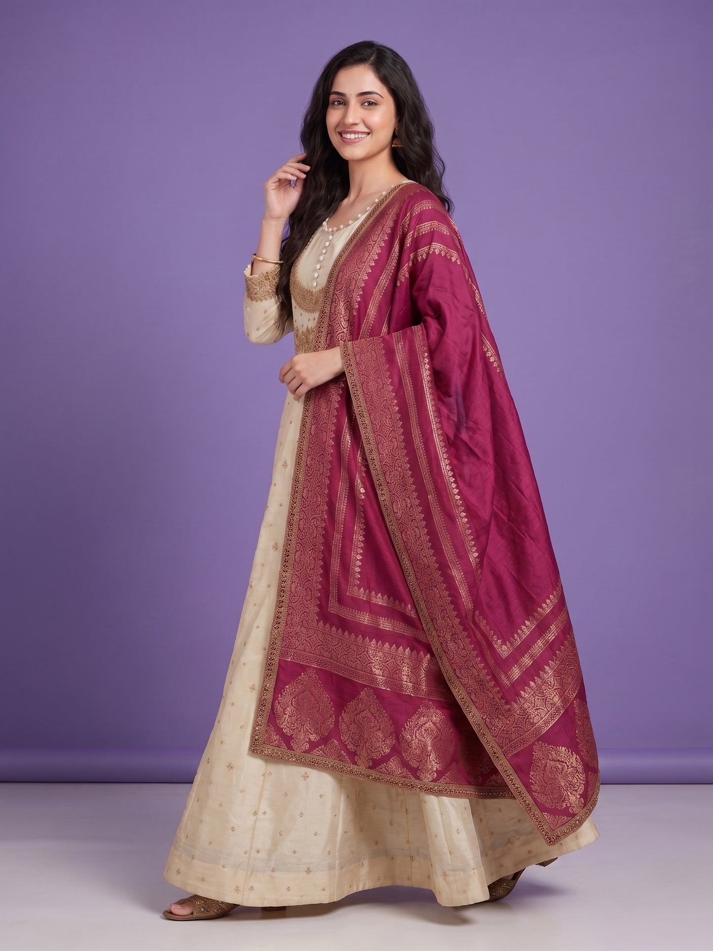 Ivory Round Neck Slik Kurta With Dupatta Set