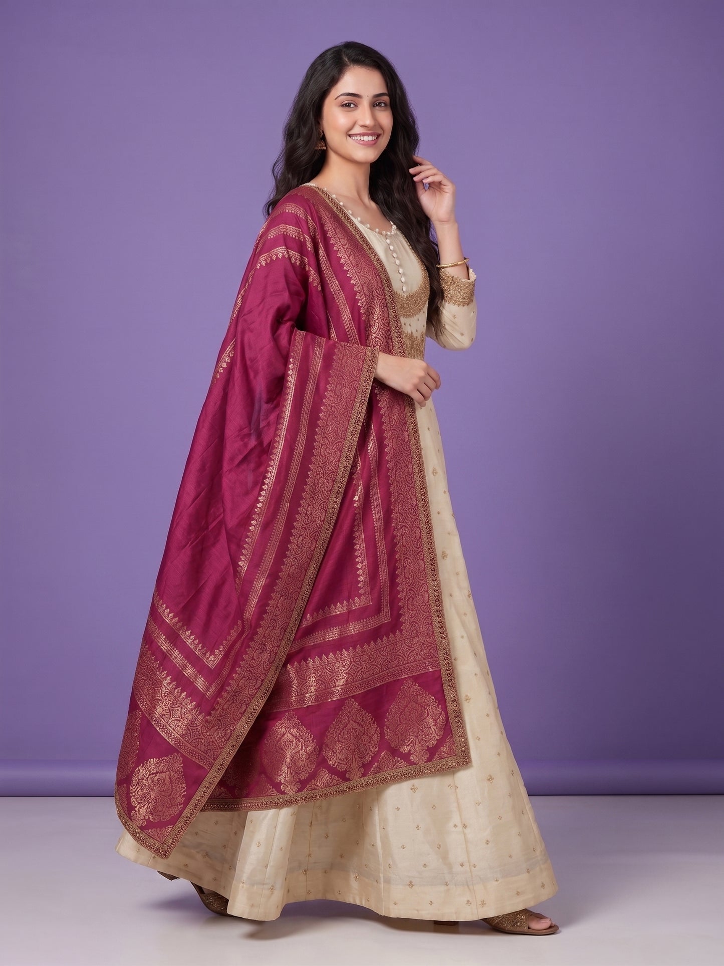 Ivory Round Neck Slik Kurta With Dupatta Set
