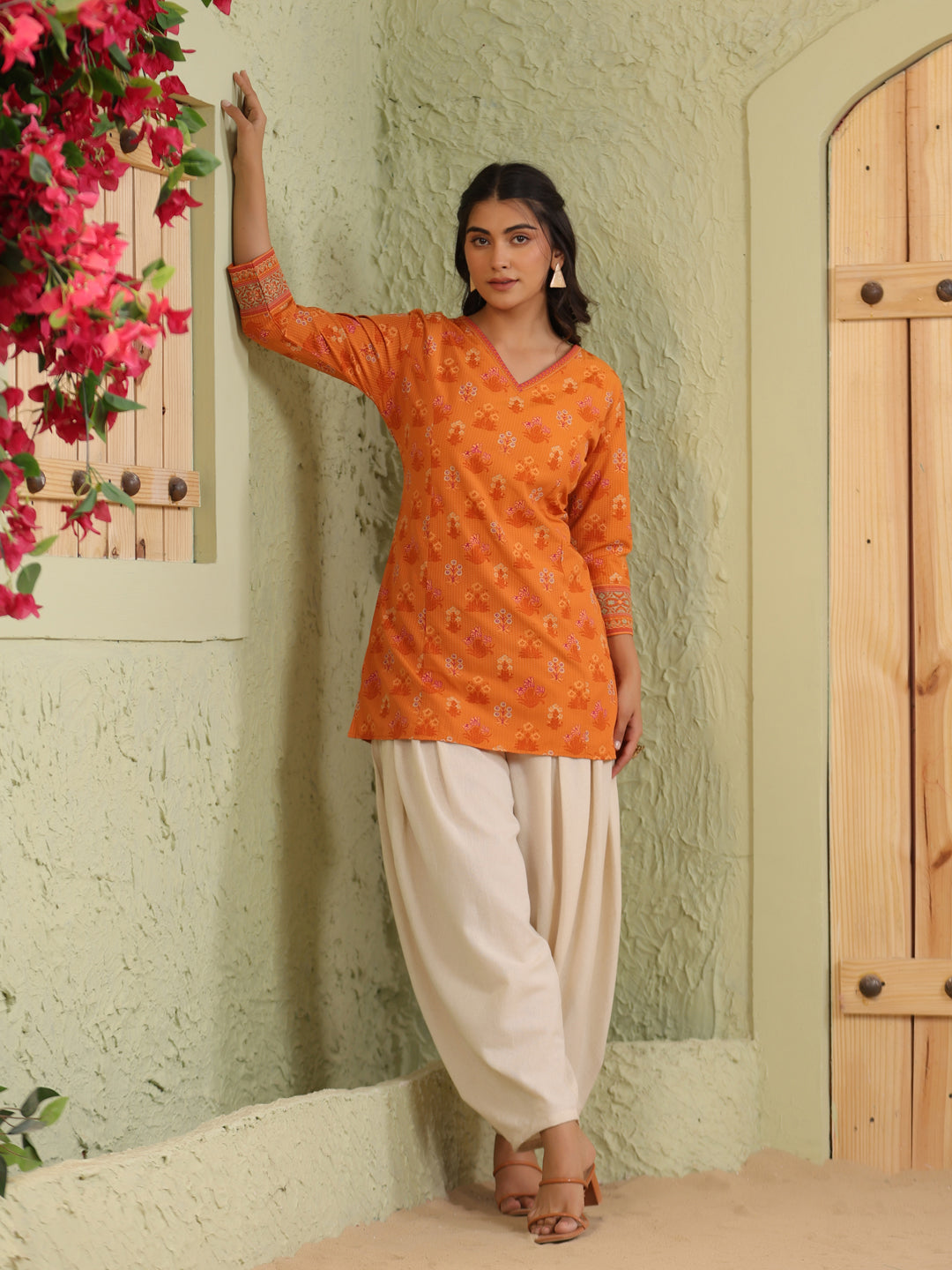 Span Orange V-Neck Rayon Casual Short Kurta